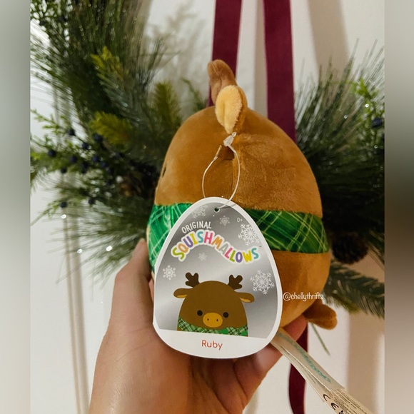 Squishmallow Ruby - Picture 2 of 3